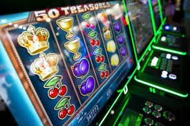 Filipino player accessing iwinjili Casino on a mobile device